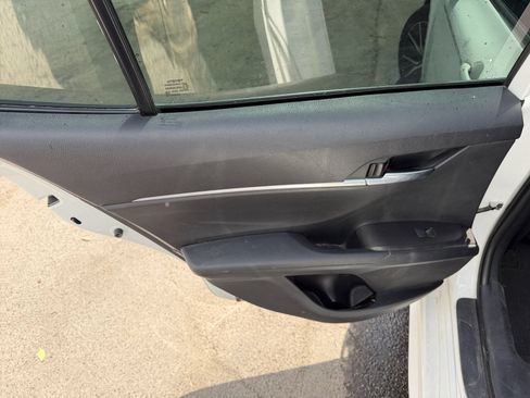 Used 2021 Toyota Camry SE w/ Convenience Package FWD image 18
