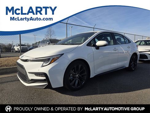 Used 2025 Toyota Corolla SE image 1