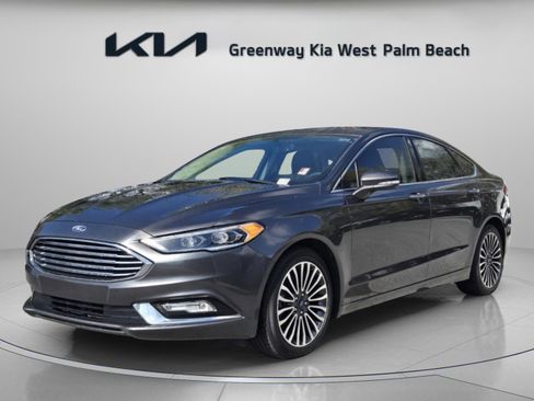 Used 2017 Ford Fusion SE w/ Fusion SE Technology Package image 3