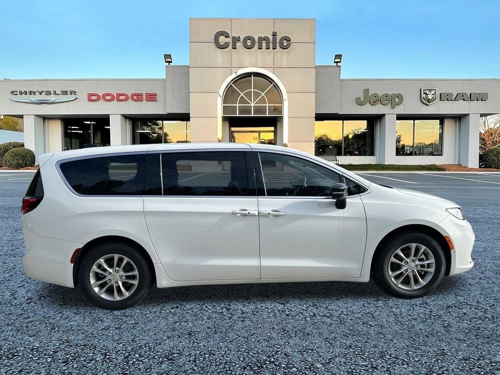 New 2026 Chrysler Pacifica Select FWD image 2