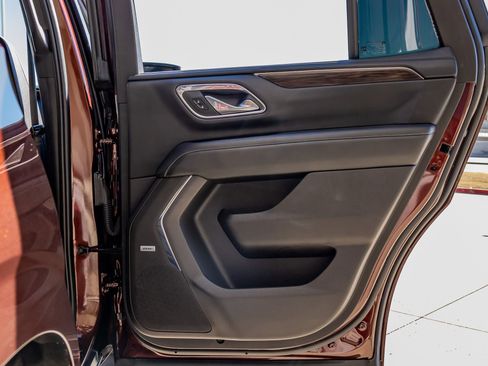 Used 2023 Chevrolet Tahoe Z71 w/ Off-Road Capability Package image 37