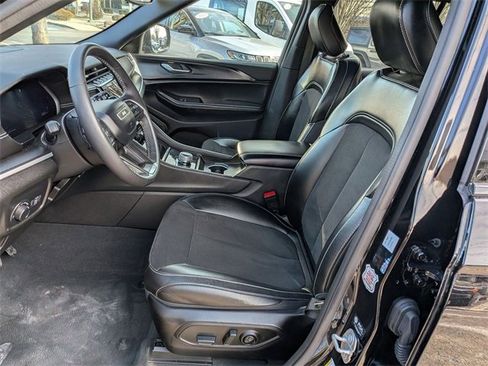 Certified 2024 Jeep Grand Cherokee Altitude image 9