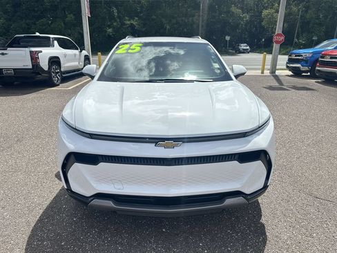 Used 2025 Chevrolet Equinox EV LT AWD/4WD image 11
