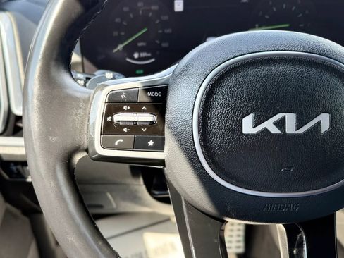 Used 2025 Kia Sorento SX AWD/4WD image 13