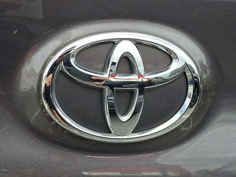 Used 2016 Toyota Camry XLE w/ Moonroof Package FWD image 10