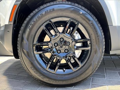 New 2026 Land Rover Defender 110 S AWD/4WD image 12