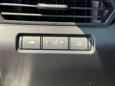 Used 2024 Nissan Altima 2.5 SV FWD image 12