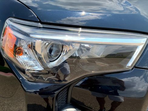 Used 2018 Toyota 4Runner SR5 Premium AWD/4WD image 29