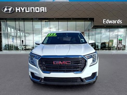 Used 2024 GMC Terrain SLE image 11