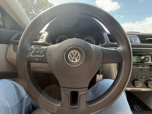 Used 2013 Volkswagen Passat 2.5 S image 18