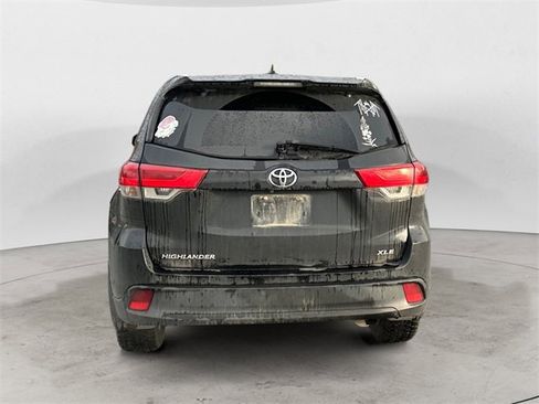 Used 2018 Toyota Highlander XLE image 4