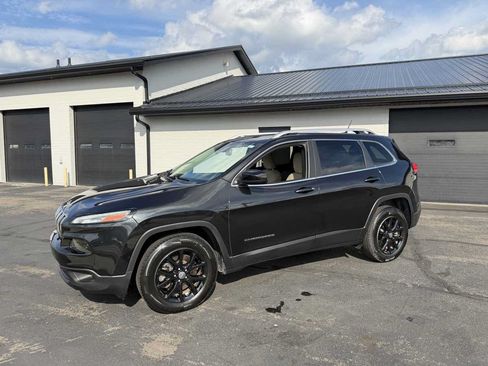 Used 2015 Jeep Cherokee Latitude w/ Cold Weather Group AWD/4WD image 2