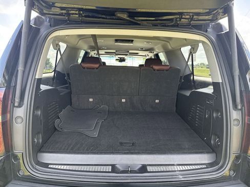 Used 2019 Chevrolet Suburban Premier w/ Premier Plus Edition AWD/4WD image 17