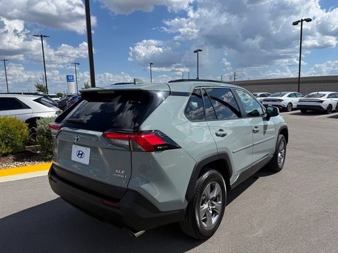 Used 2022 Toyota RAV4 XLE w/ Convenience Package AWD/4WD image 6