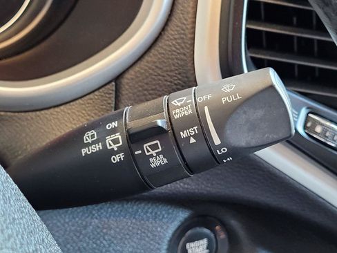 Used 2018 Jeep Cherokee Trailhawk w/ Comfort/Convenience Group AWD/4WD image 33