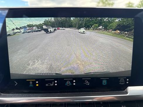 Used 2022 Chevrolet Silverado 1500 LT w/ Safety Package AWD/4WD image 21