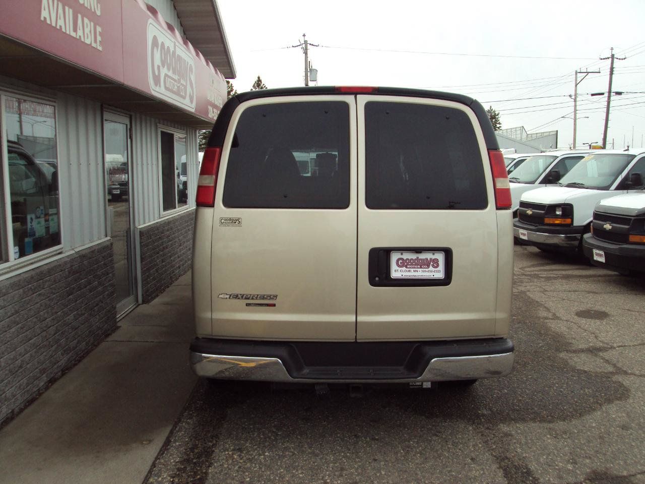 Used 2011 Chevrolet Express 1500 LT w/ LT Preferred Equipment Group AWD/4WD image 6