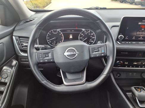 Used 2025 Nissan Rogue SV FWD image 23
