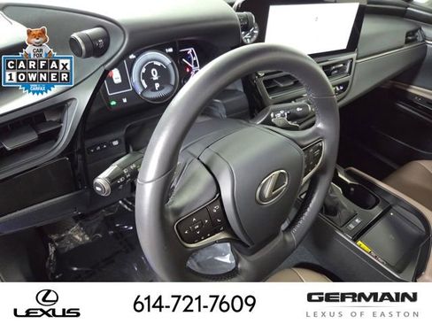 Used 2025 Lexus ES 300h w/ Premium Package FWD image 17