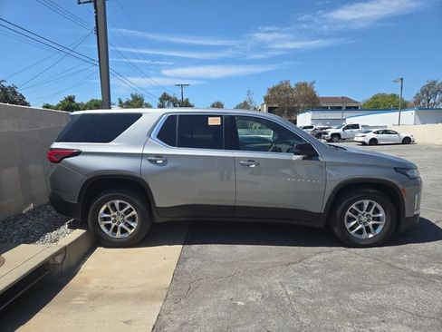 Used 2023 Chevrolet Traverse LS FWD image 2