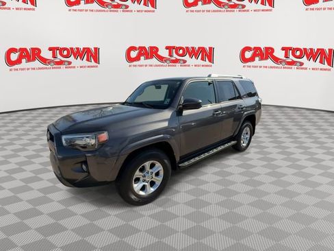 Used 2017 Toyota 4Runner SR5 image 4