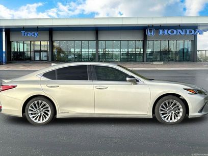 Used 2021 Lexus ES 300h w/ Accessory Package 2