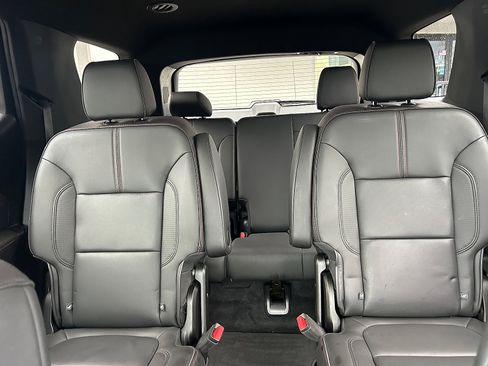 Used 2023 Chevrolet Traverse RS FWD image 12