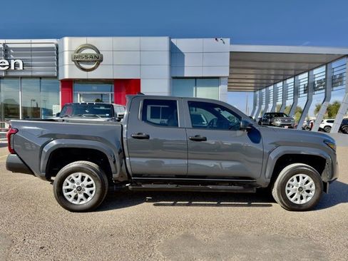 Used 2025 Toyota Tacoma SR image 7