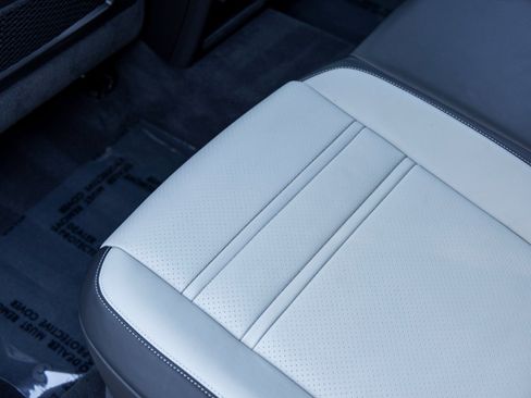 Certified 2025 Porsche Cayenne image 43