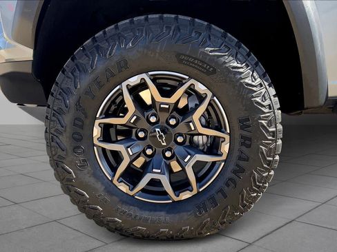 Used 2025 Chevrolet Colorado ZR2 w/ Technology Package image 10