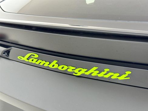 Used 2022 Lamborghini Urus image 39
