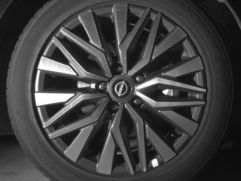 Used 2025 Nissan Altima 2.5 SV FWD image 13