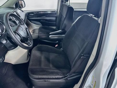 Used 2018 Dodge Grand Caravan SE FWD image 23