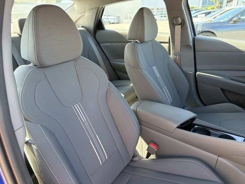 Used 2025 Hyundai Elantra SEL FWD image 16