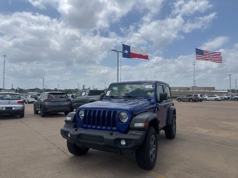 Used 2020 Jeep Wrangler Sport AWD/4WD image 6