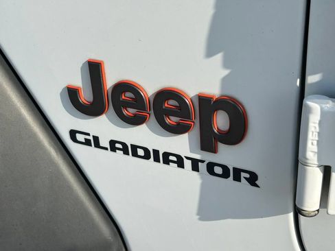 Used 2021 Jeep Gladiator Mojave AWD/4WD image 14