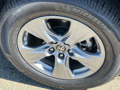 Used 2022 Toyota RAV4 LE AWD/4WD image 22