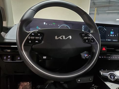 Used 2022 Kia EV6 Wind RWD image 23