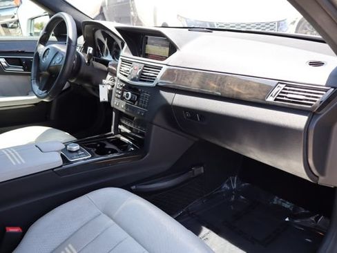 Used 2010 Mercedes-Benz E 550 Sedan image 29