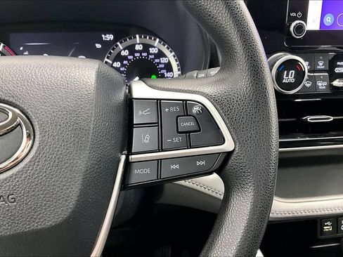 Used 2023 Toyota Highlander L AWD/4WD image 25