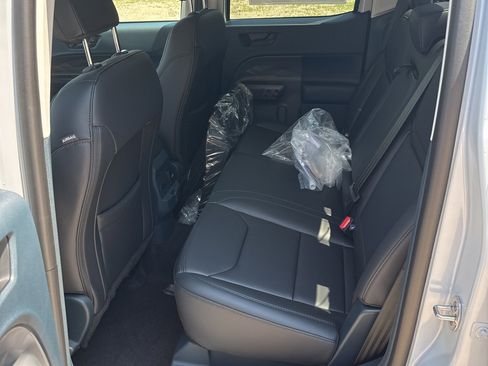 New 2025 Ford Maverick Lariat w/ Black Appearance Package image 16