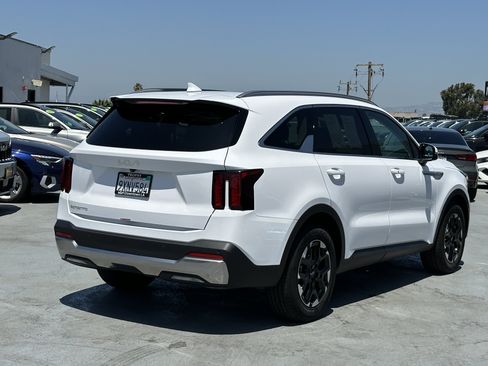 Certified 2026 Kia Sorento S w/ S Panoramic Sunroof Package FWD image 7