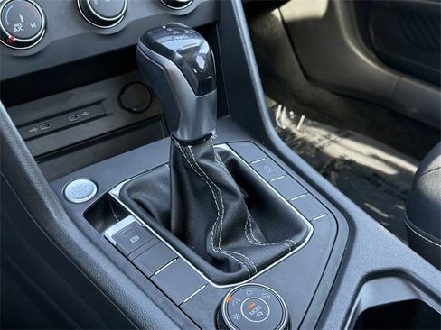 Certified 2022 Volkswagen Taos SE w/ Panoramic Sunroof Package image 20