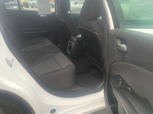 Used 2018 Dodge Charger SXT RWD image 13