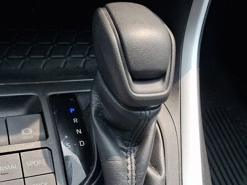 Used 2022 Toyota RAV4 XLE w/ Convenience Package AWD/4WD image 16