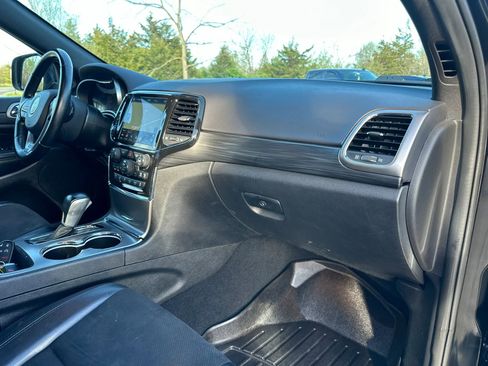 Used 2021 Jeep Grand Cherokee Laredo X image 12