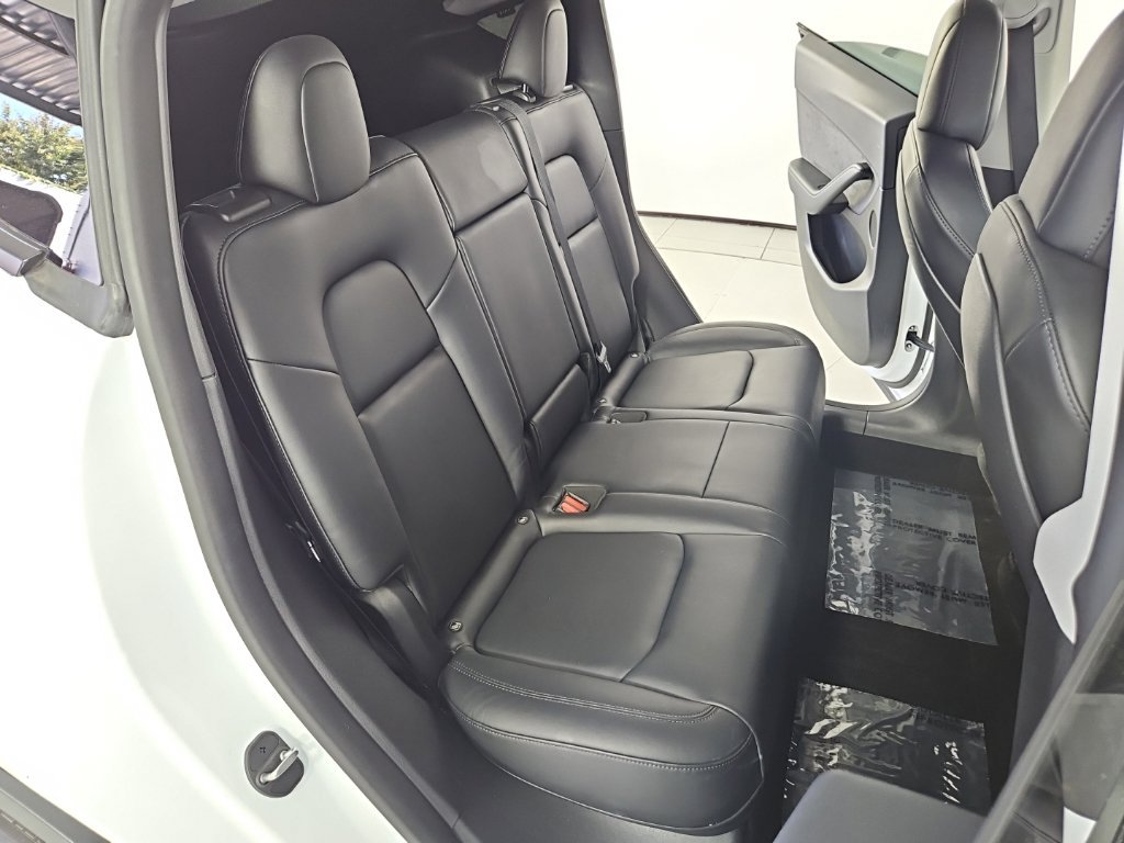 Used 2022 Tesla Model Y Long Range AWD/4WD image 19