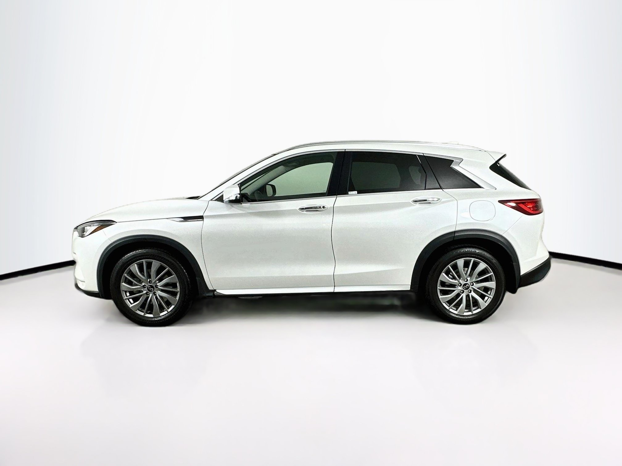 Used 2023 INFINITI QX50 Luxe AWD/4WD image 4