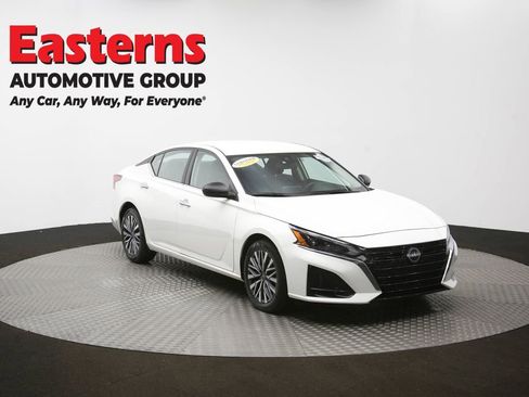 Used 2025 Nissan Altima 2.5 SV FWD image 49