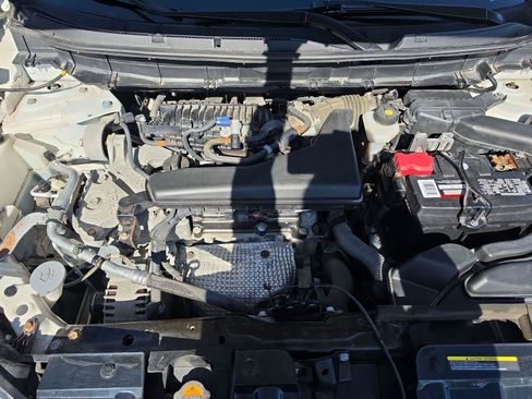 Used 2020 Nissan Rogue S FWD image 28